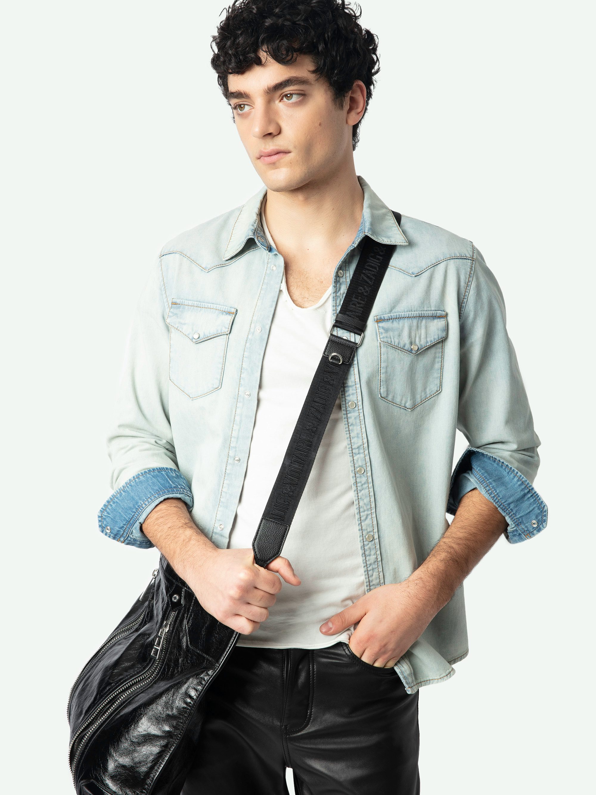 Hemd Saby Denim - Tailliertes Western-Style Jeanshemd mit Flügelstickerei, langen Ärmeln und Knopfverschluss.